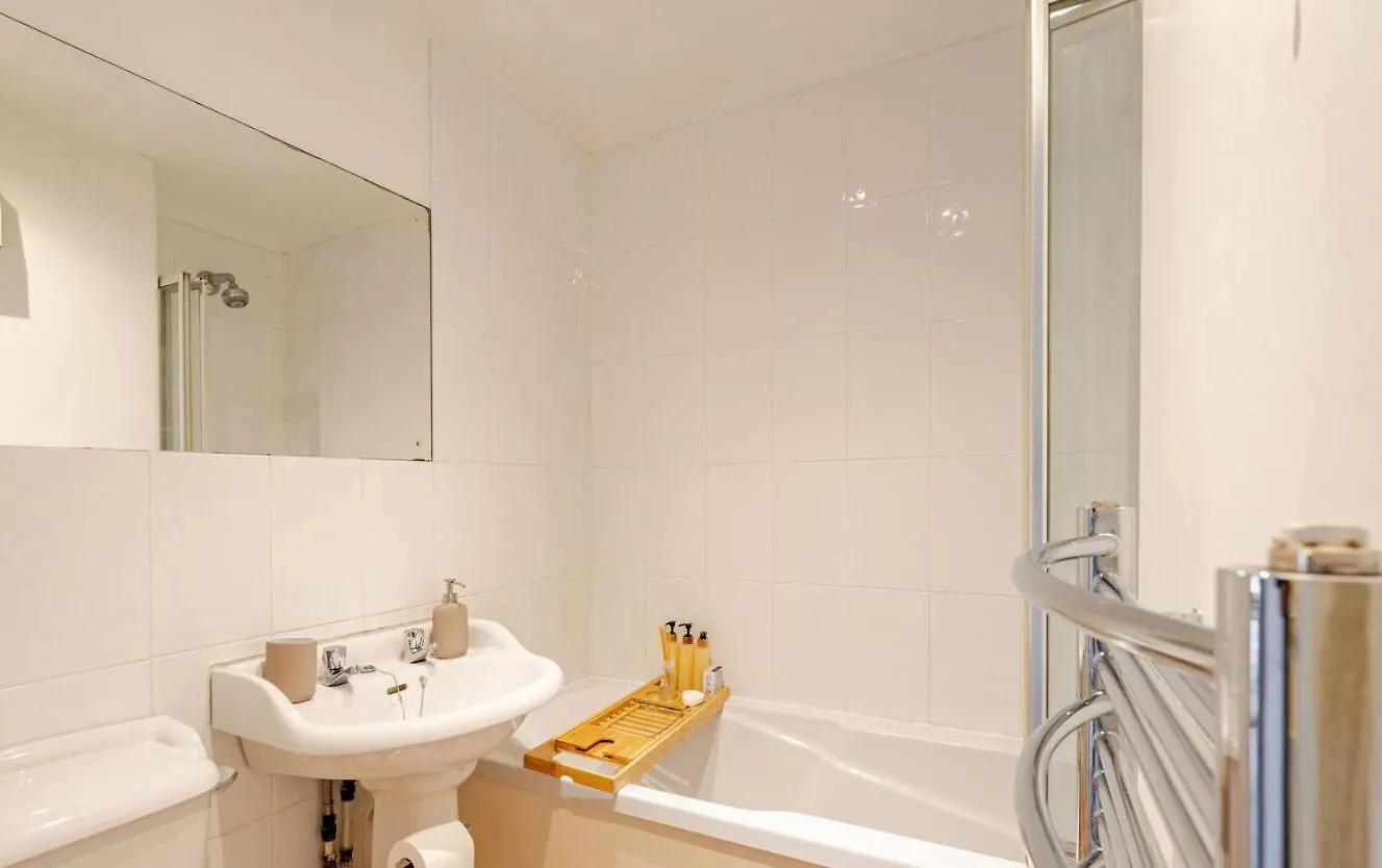 Stylish Apt In Canary Wharf - Perfect For Business London